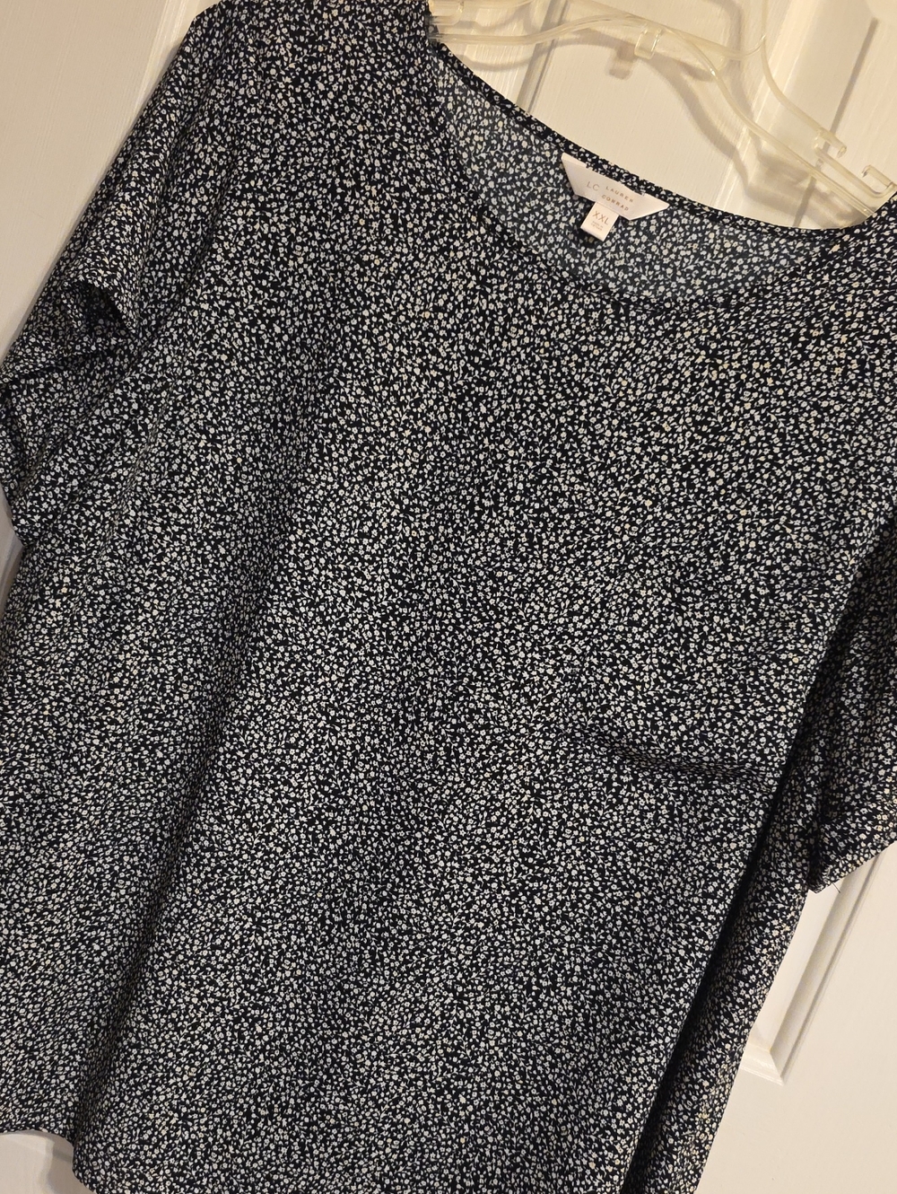 LC Lauren Conrad Navy and White Short-Sleeve Ditsy Floral Top